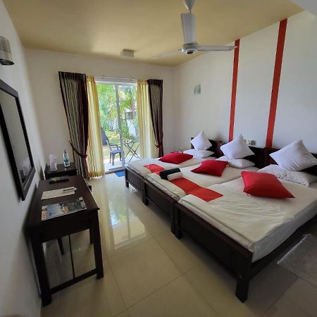 Rainbow Lagoon Resort Negombo Exterior foto