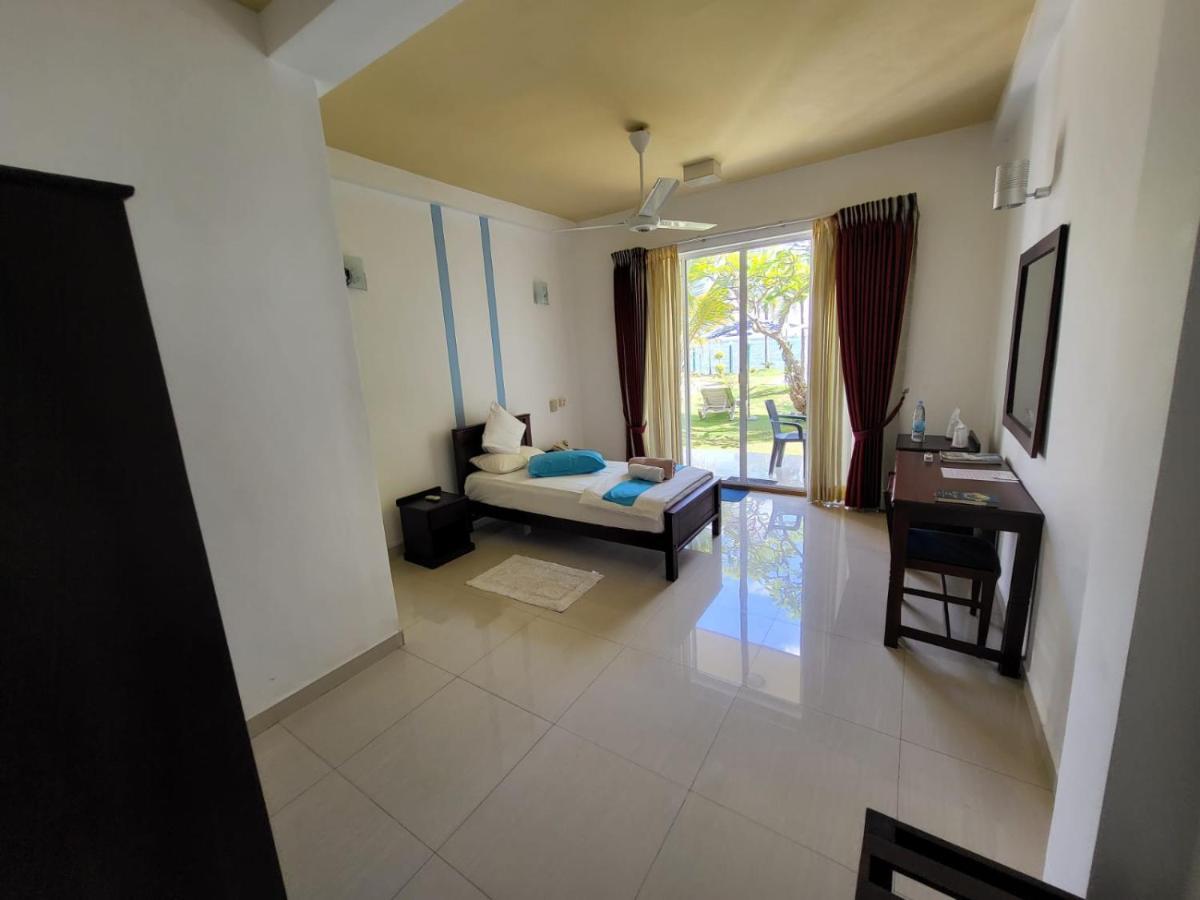 Rainbow Lagoon Resort Negombo Exterior foto